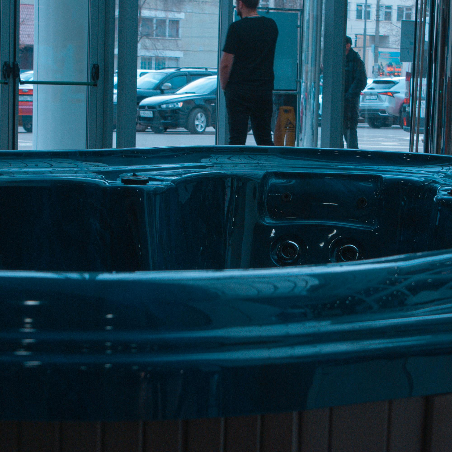 Joy Spa JY 8003: актуальная классика для интерьера и улицы